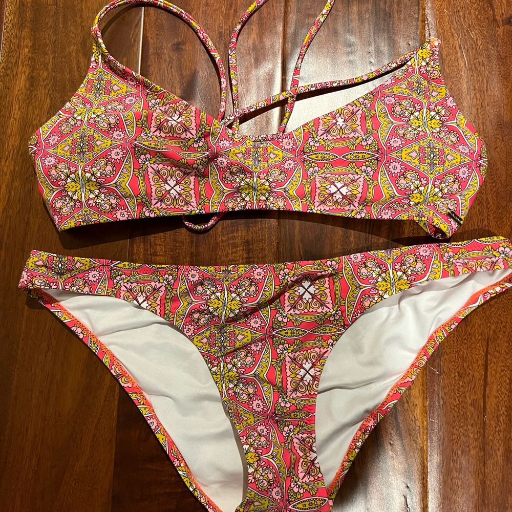 🌿2/$30🌿 Volcom Patterned Bikini